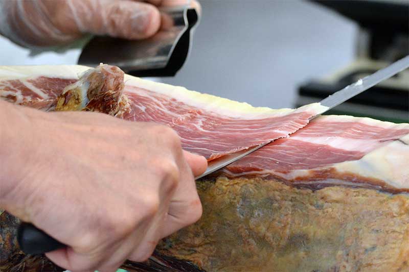 prosciutto crudo tagliato a mano